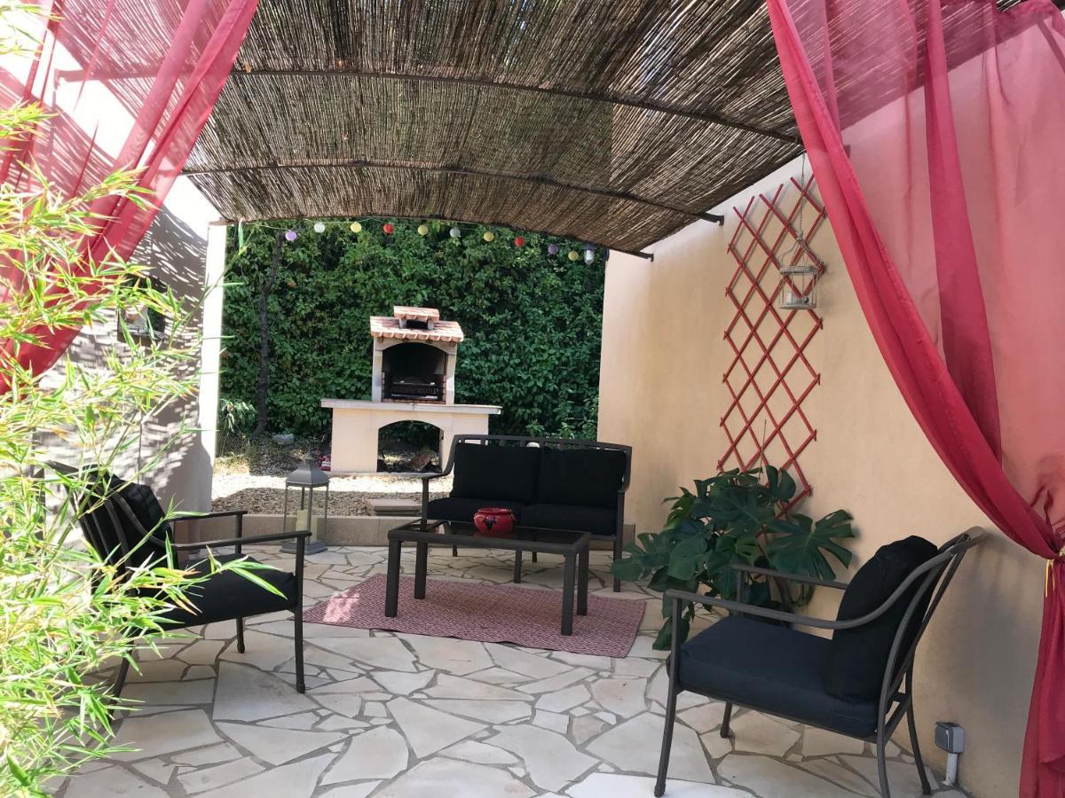 Les Hauts D'Eyragues Gite Reverie Meuble Classe 4 Etoiles Εξωτερικό φωτογραφία